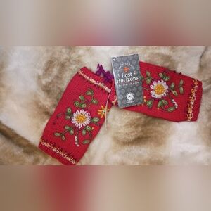 Lost Horizons hand warmers Olivia Red With Flowers - Sundance